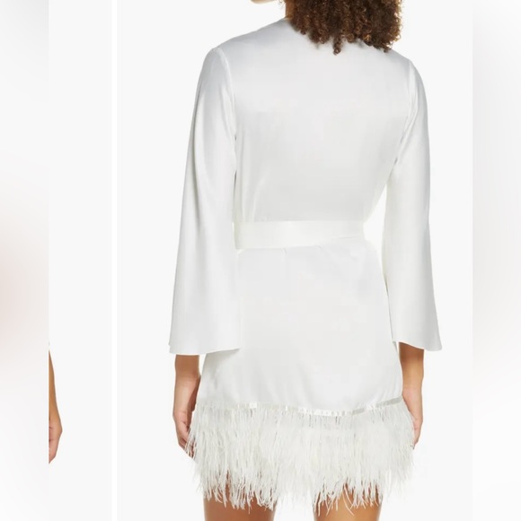 Rya Swan Robe - Picture 2 of 2